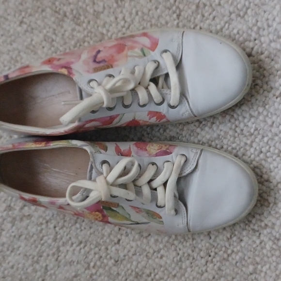 Ecco Soft Floral Leather lace up sneaker. Size 9 .pretty pink and cream floral. - Picture 11 of 11
